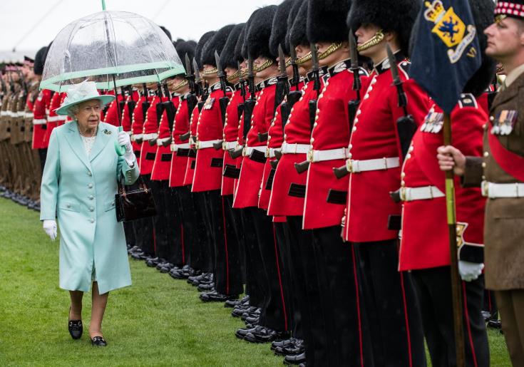 Ακύρωσε επίσκεψη στη Β. Ιρλανδία κατόπιν ιατρικών συστάσεων η βασίλισσα Ελισάβετ